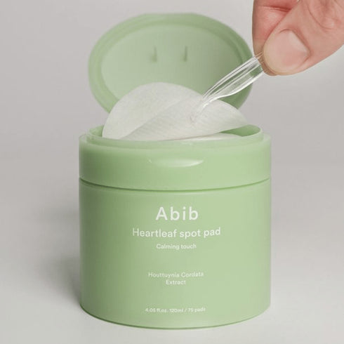 Rutină rapidă pentru piele calmă și curată
Simplifică-ți rutina cu Abib Heartleaf Spot Pad – dischete preînmuiate cu formulă calmantă ce elimină impuritățile și lasă tenul catifelat. Ideal pentru utilizare zilnică sau ca mască locală.WowSkin Romania wowskin.ro